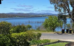 Relax In The Spa With Views Opposite Lake Eildon